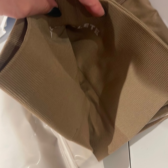 New in bag amplify legging in Chai - Picture 3 of 4